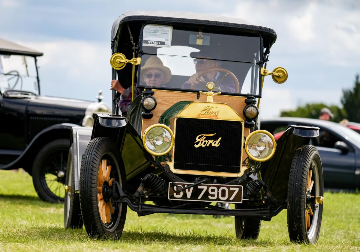 The First Mass Produced Car - Techhistorian