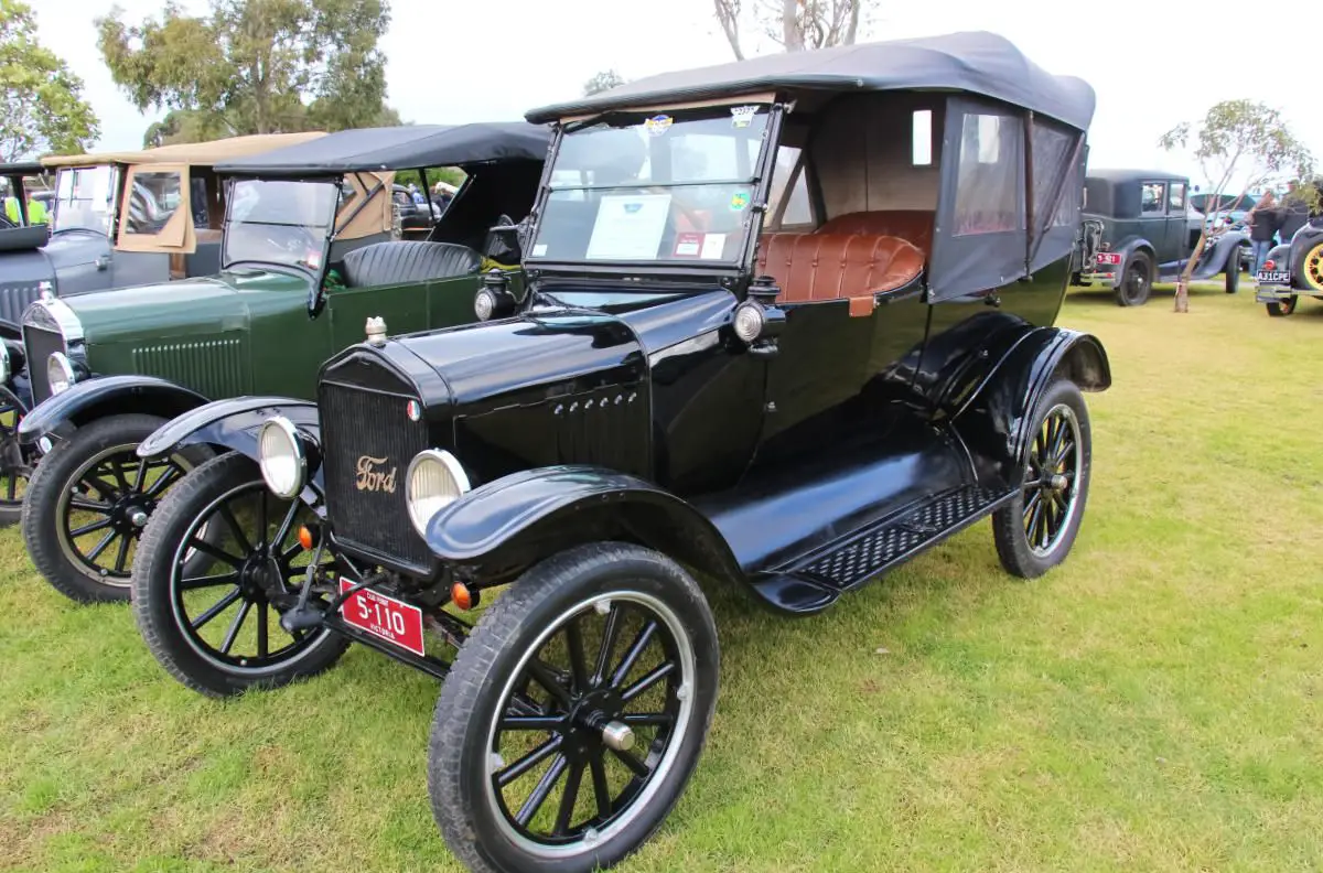 The First Mass Produced Car - Techhistorian