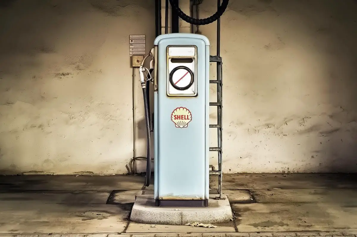 The History of the First Gas Station and Its Impact on Transportation