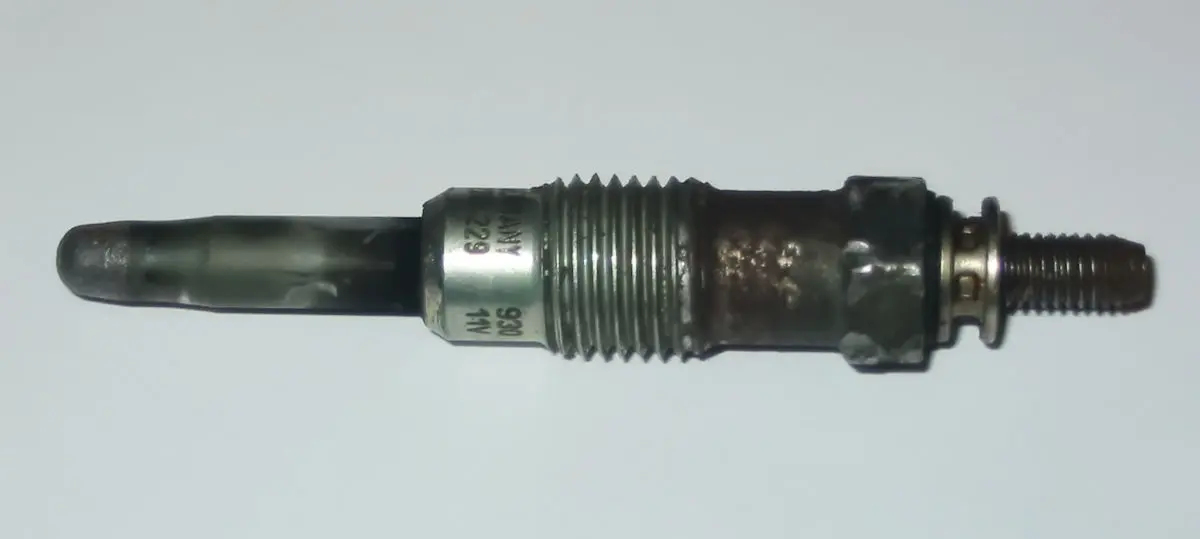 Diesel engines use glow plugs instead og spark plugs