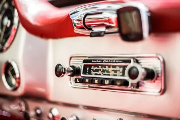 The First Car With a Radio